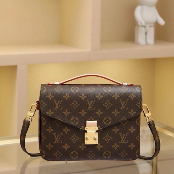 LOUIS VUITTON Pochette MetisMessenger Bag